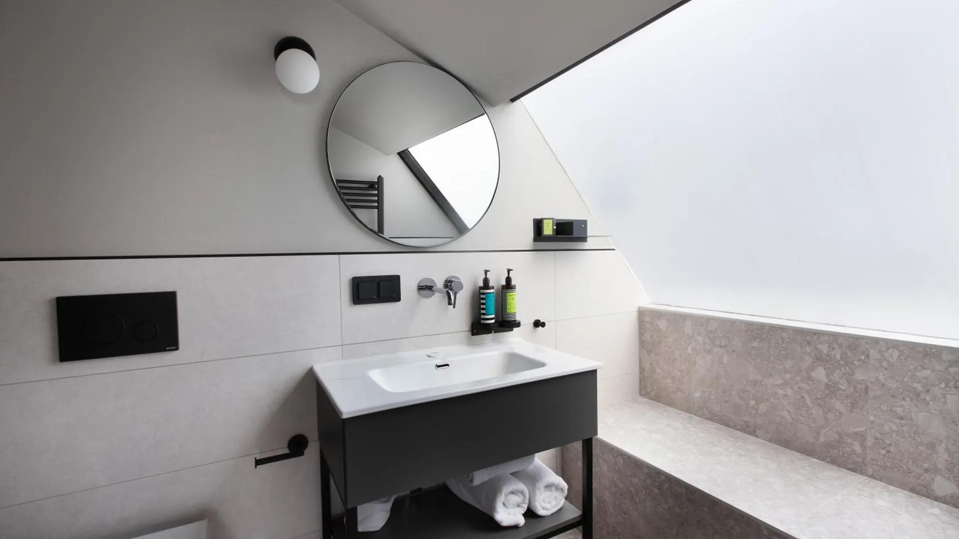 Noa Hotel Thessaloniki 4*,  Greece